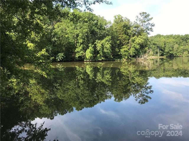 2793 Catawba Road 24, Great Falls, SC 29055