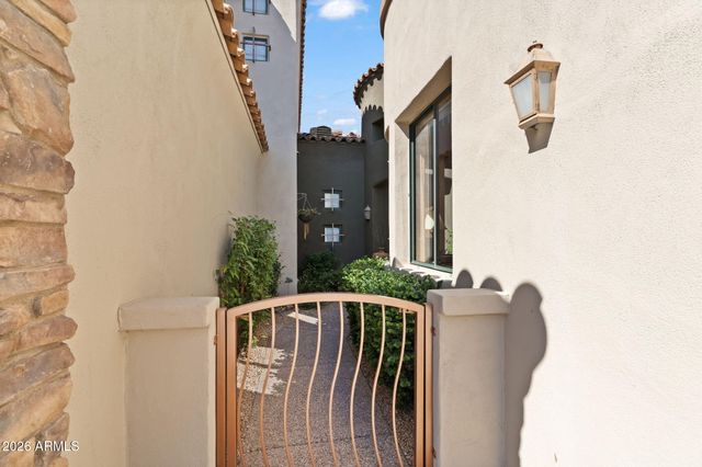 19550 N GRAYHAWK Drive 1141, Scottsdale, AZ 85255