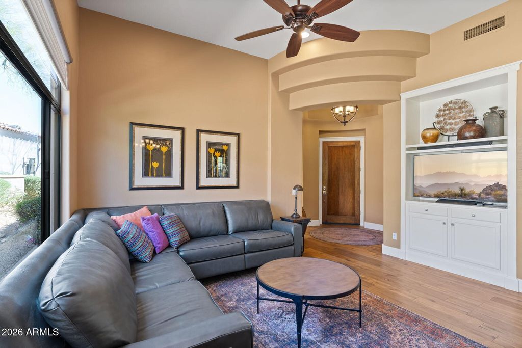 Image 11 of property listing at 19550 N GRAYHAWK Drive 1141, Scottsdale, AZ 85255