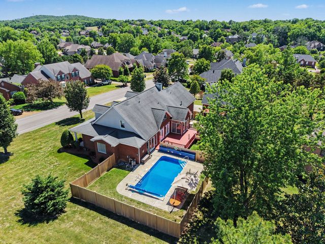 2009 Brunswick Dr, Lebanon, TN 37087