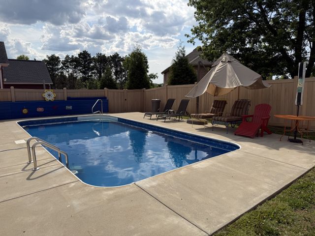 2009 Brunswick Dr, Lebanon, TN 37087