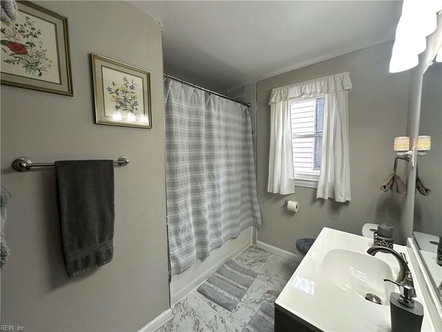 1622 McDaniel ST, Portsmouth, VA 23704