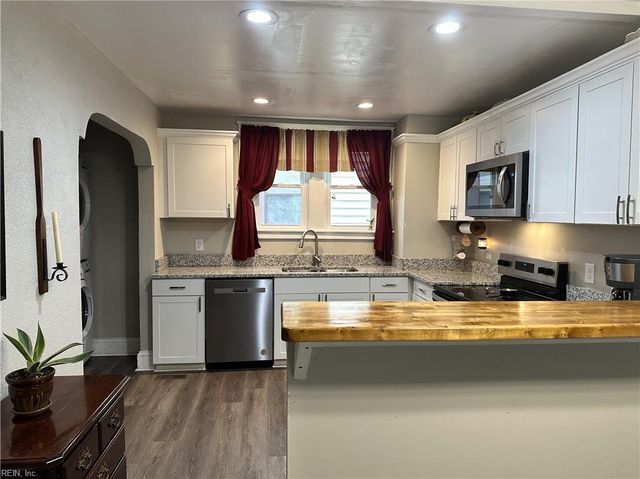 1622 McDaniel ST, Portsmouth, VA 23704