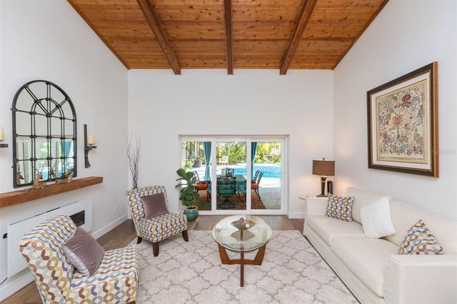 5039 BARROWE DRIVE, Tampa, FL 33624