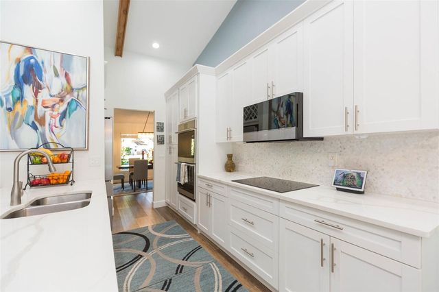 5039 BARROWE DRIVE, Tampa, FL 33624