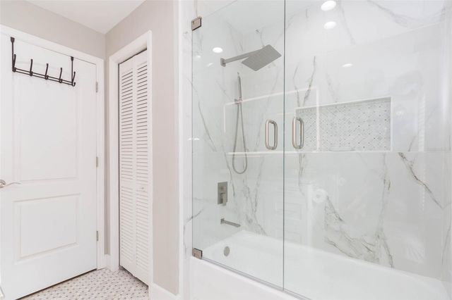 5039 BARROWE DRIVE, Tampa, FL 33624