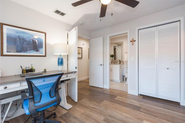 5039 BARROWE DRIVE, Tampa, FL 33624