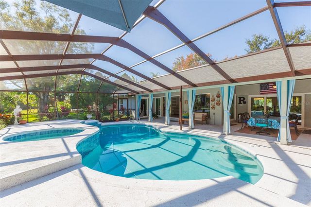 5039 BARROWE DRIVE, Tampa, FL 33624