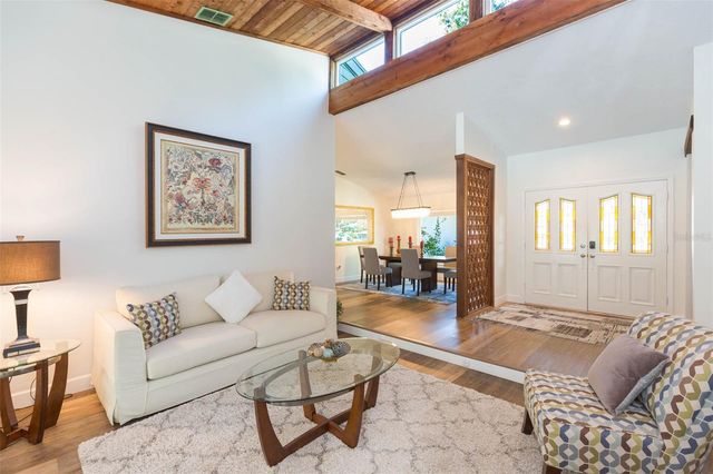 5039 BARROWE DRIVE, Tampa, FL 33624