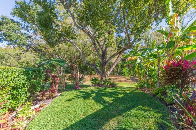 5039 BARROWE DRIVE, Tampa, FL 33624