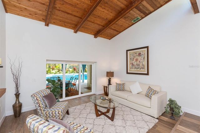 5039 BARROWE DRIVE, Tampa, FL 33624