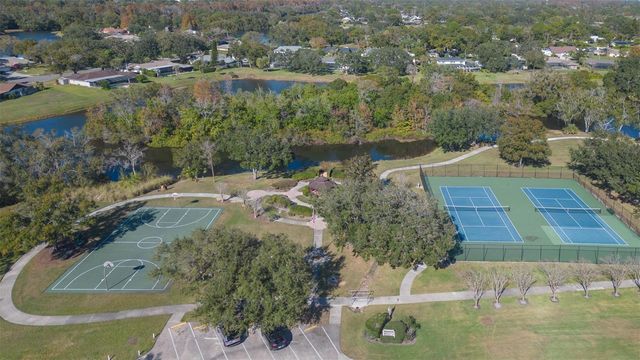 5039 BARROWE DRIVE, Tampa, FL 33624