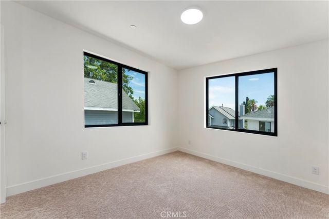 180 W Highland Avenue, Sierra Madre, CA 91024