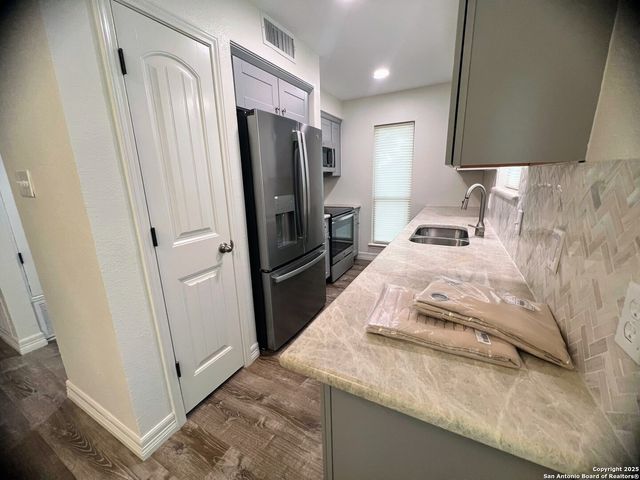1033 Parkview Dr Apt G38, Canyon Lake, TX 78133