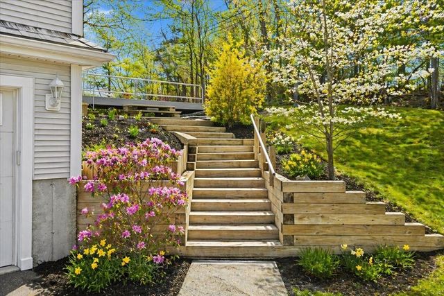 10 Manomet Beach Blvd, Plymouth, MA 02360