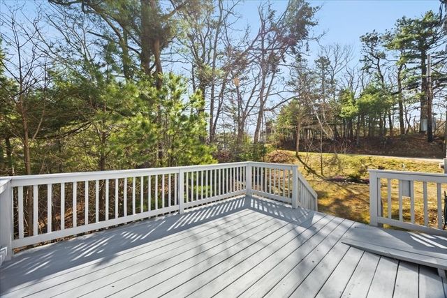 10 Manomet Beach Blvd, Plymouth, MA 02360