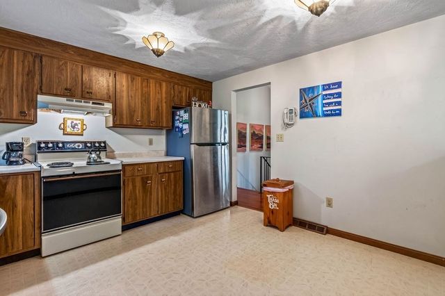 166 Stearns Ave, Mansfield, MA 02048