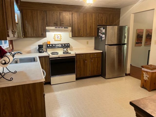 166 Stearns Ave, Mansfield, MA 02048