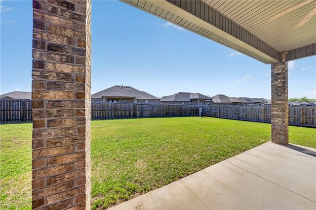 1737 Charismatic Drive, Prairie Grove, AR 72753