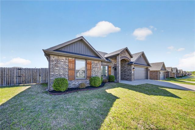 1737 Charismatic Drive, Prairie Grove, AR 72753
