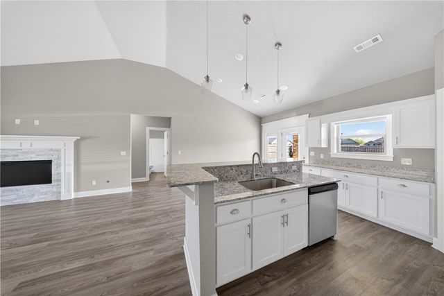 1737 Charismatic Drive, Prairie Grove, AR 72753