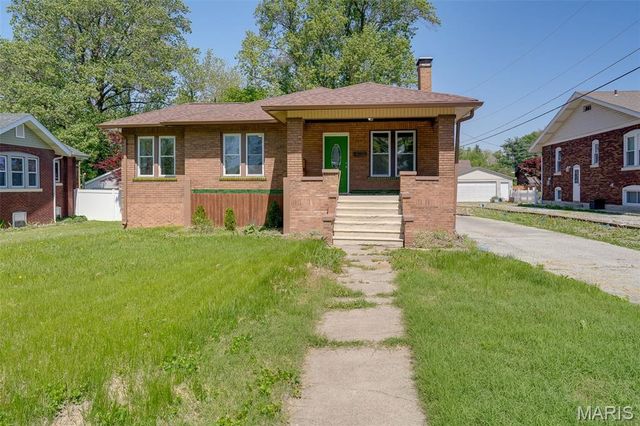 24 S 95th Street, Belleville, IL 62223
