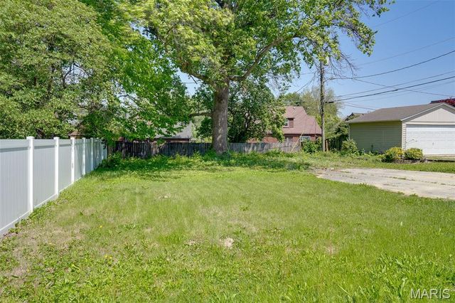 24 S 95th Street, Belleville, IL 62223