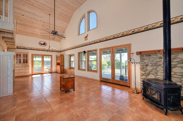 560 Oak View Ct, Pilot Hill, CA 95664