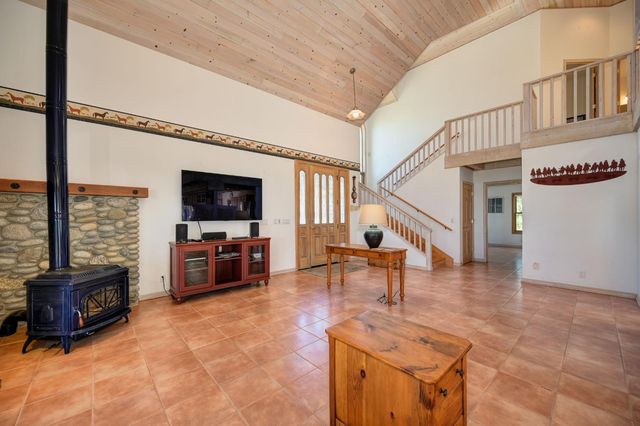 560 Oak View Ct, Pilot Hill, CA 95664