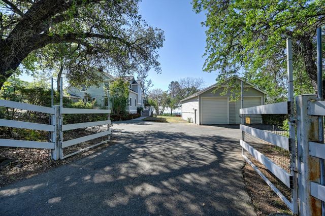 560 Oak View Ct, Pilot Hill, CA 95664