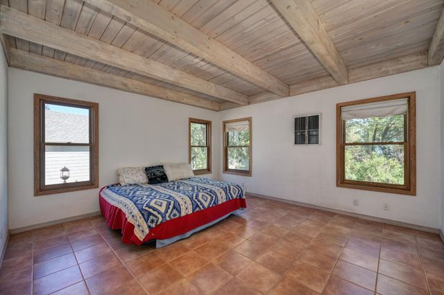 560 Oak View Ct, Pilot Hill, CA 95664