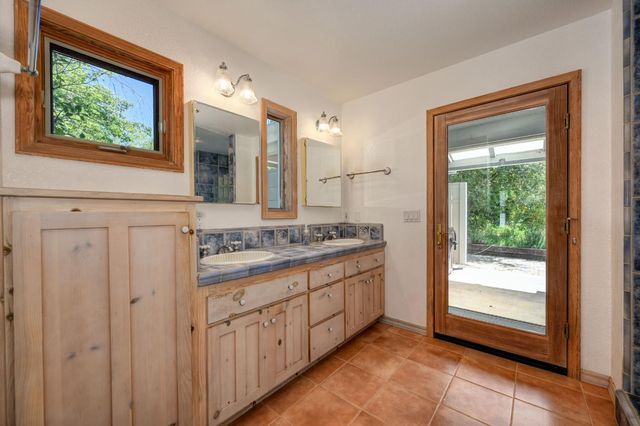 560 Oak View Ct, Pilot Hill, CA 95664