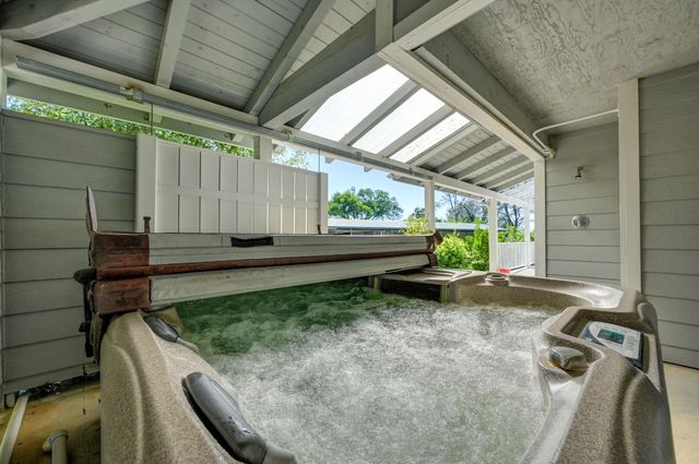 560 Oak View Ct, Pilot Hill, CA 95664