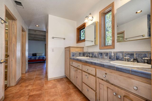 560 Oak View Ct, Pilot Hill, CA 95664