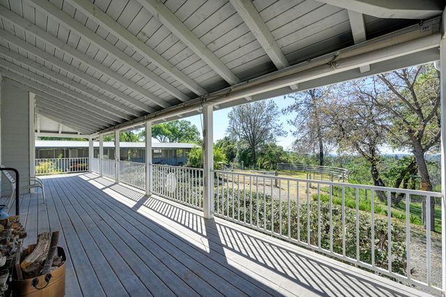 560 Oak View Ct, Pilot Hill, CA 95664