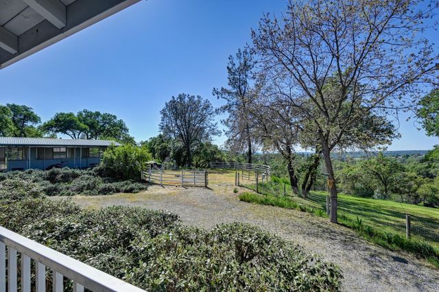 560 Oak View Ct, Pilot Hill, CA 95664