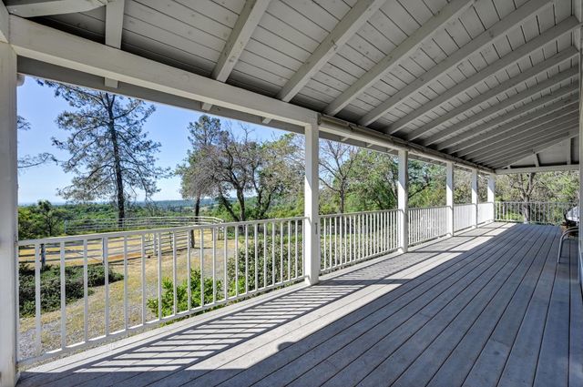 560 Oak View Ct, Pilot Hill, CA 95664