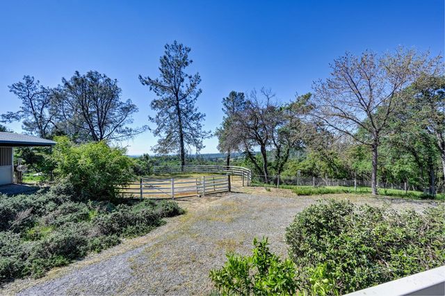 560 Oak View Ct, Pilot Hill, CA 95664