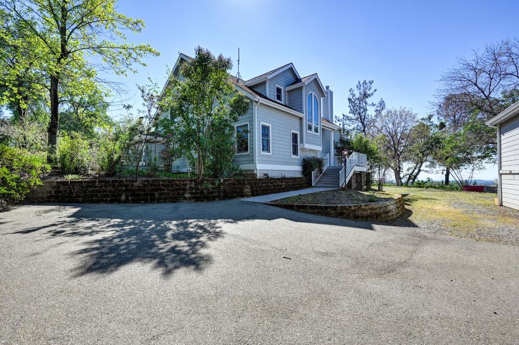 560 Oak View Ct, Pilot Hill, CA 95664