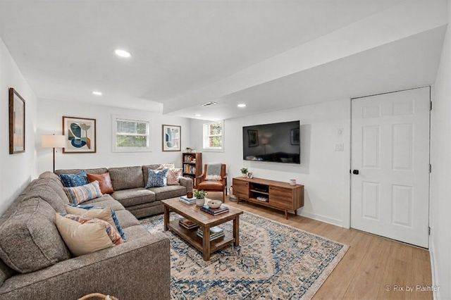 714 Western Avenue, Glen Ellyn, IL 60137