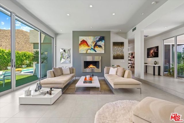 1175 Los Robles Drive, Palm Springs, CA 92262