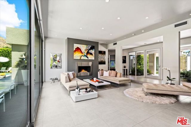 1175 Los Robles Drive, Palm Springs, CA 92262