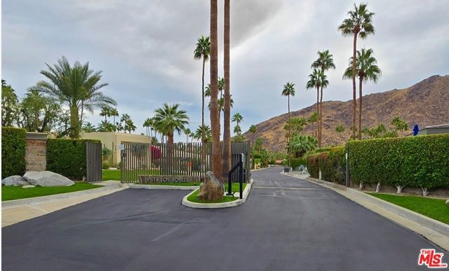 1175 Los Robles Drive, Palm Springs, CA 92262