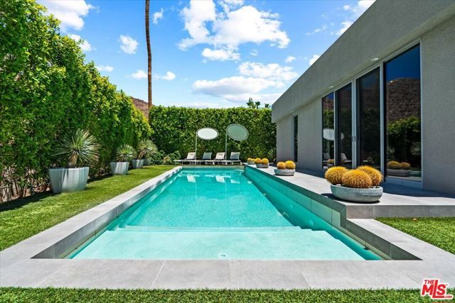 1175 Los Robles Drive, Palm Springs, CA 92262