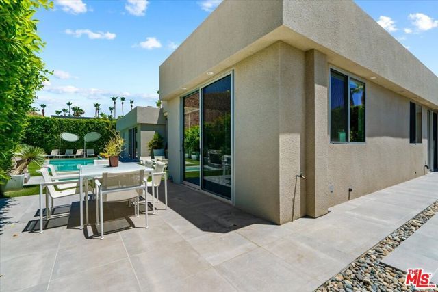 1175 Los Robles Drive, Palm Springs, CA 92262
