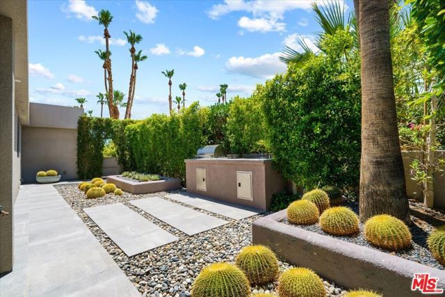 1175 Los Robles Drive, Palm Springs, CA 92262