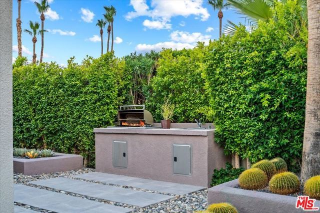 1175 Los Robles Drive, Palm Springs, CA 92262