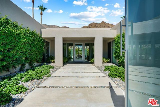 1175 Los Robles Drive, Palm Springs, CA 92262