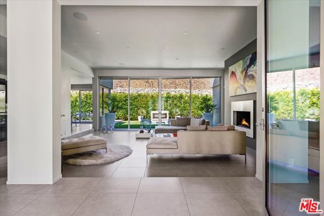 1175 Los Robles Drive, Palm Springs, CA 92262