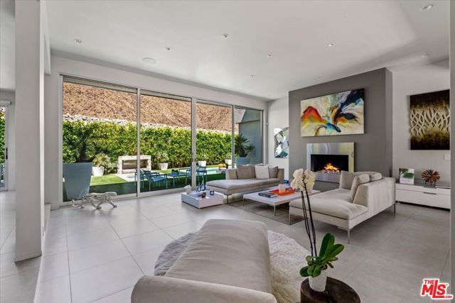 1175 Los Robles Drive, Palm Springs, CA 92262
